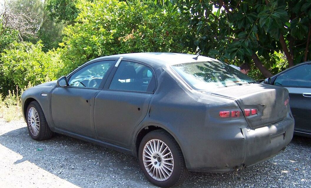 Spy photo, just shot by a photographer from Club Cuori Alfisti in the Sicilian City of Catania, presenst a close-up look at Project 939, the soon-to-be-unveiled successor to the Alfa Romeo 156