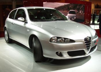 Now cosmetically refreshed with a clean facelift, the Alfa Romeo 147 continues to impress