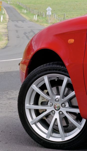 The Alfa Romeo 156 Ti gains a unique style of 17 inch alloy wheels, up from the standard 16 inch wheels, shod with extra-grippy low profile tyres