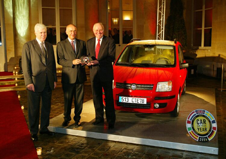 The prize-giving ceremony of the "Car of the Year 2004" trophy, which a jury of 58 trade journalists from 22 European countries awarded to the Fiat Panda, was held this evening in Paris, at the Hotel D'Evreux in the beautiful setting of the Place Vendome. It is the first time that a "supermini" model has won the title, which is the most important awarded to the motor industry. 