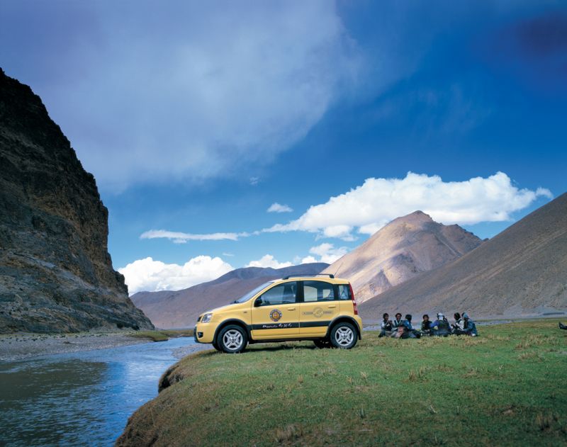 Two Panda 4x4s started from Katmandu, Nepal, and covered 110 km of gravel roads to Kodari on the border with Tibet.