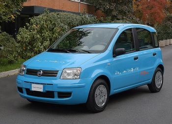 In 2003 a new project was unveiled that testifies to Fiat Auto's commitment to alternative traction: the Panda 'Hydrogen'. Here too, the fuel cell is connected directly to the electric traction motor and provides all the power needed for moving.