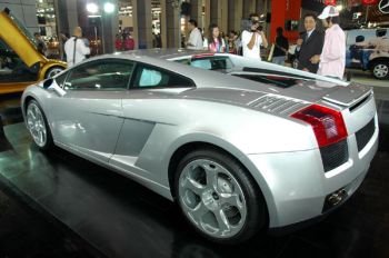 The Lamborghini Murcielago Roadster has received its Thai premier this week, the newest model from the Raging Bull marque is lining up next to the mid-size Gallardo at the 21st Thailand International Motor Expo 2004