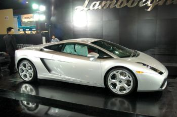 The Lamborghini Murcielago Roadster has received its Thai premier this week, the newest model from the Raging Bull marque is lining up next to the mid-size Gallardo at the 21st Thailand International Motor Expo 2004