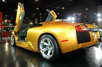 The Lamborghini Murcielago Roadster has received its Thai premier this week, the newest model from the Raging Bull marque is lining up next to the mid-size Gallardo at the 21st Thailand International Motor Expo 2004
