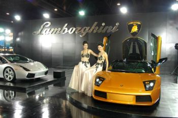 The Lamborghini Murcielago Roadster has received its Thai premier this week, the newest model from the Raging Bull marque is lining up next to the mid-size Gallardo at the 21st Thailand International Motor Expo 2004