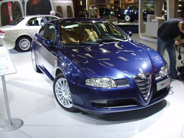 Alfa Romeo GT at the 2004 Brussels International Motor Show