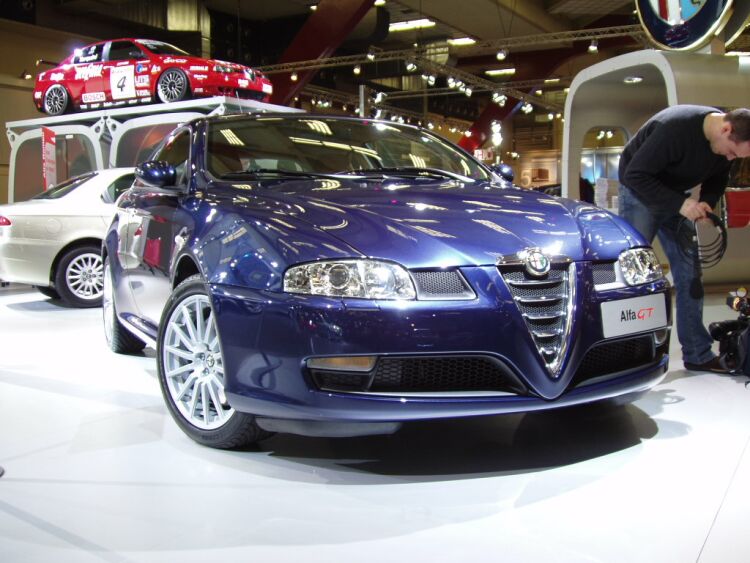 Alfa Romeo GT at the 2004 Brussels International Motor Show