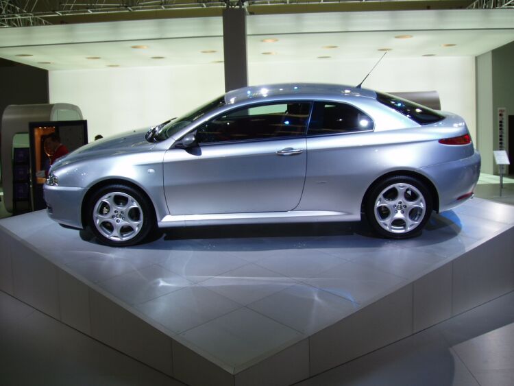 Alfa Romeo GT at the 2004 Brussels International Motor Show