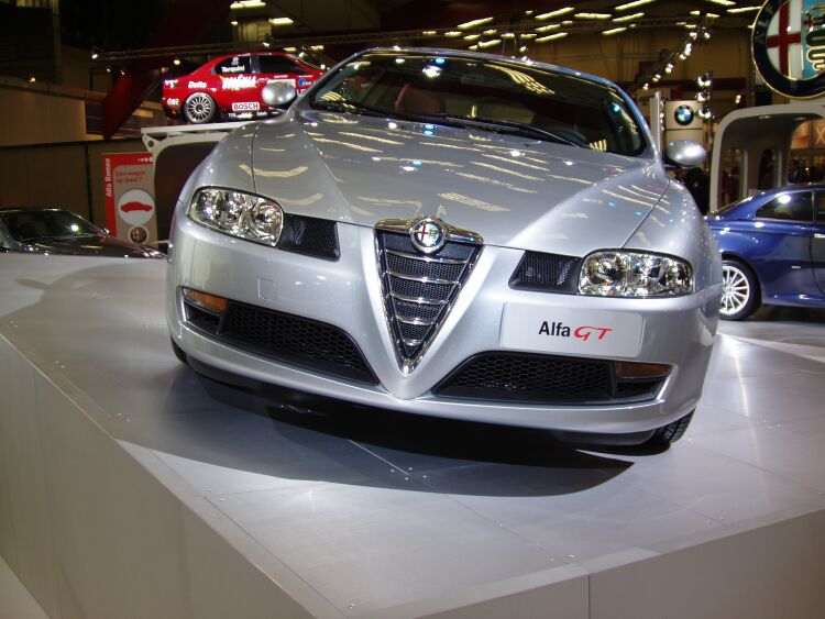 Alfa Romeo GT at the 2004 Brussels International Motor Show