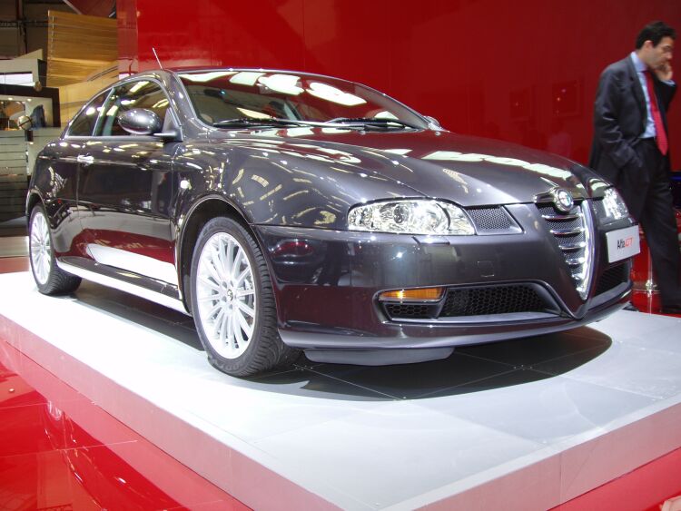 Alfa Romeo GT at the 2004 Brussels International Motor Show