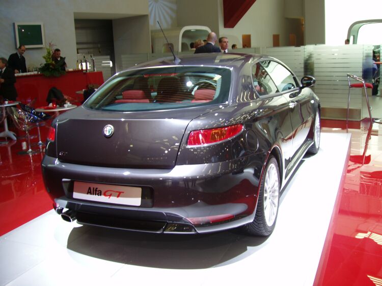 Alfa Romeo GT at the 2004 Brussels International Motor Show