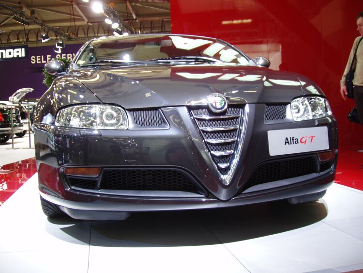 Alfa Romeo GT at the 2004 Brussels International Motor Show