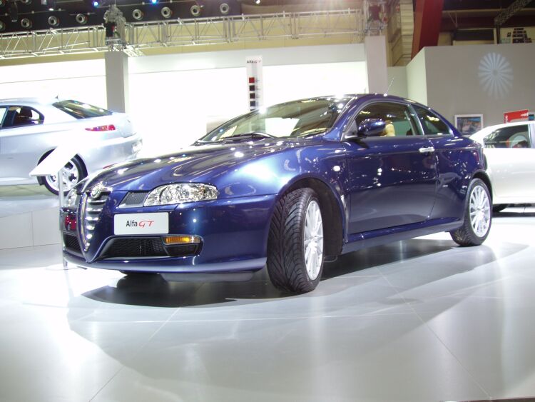 Alfa Romeo GT at the 2004 Brussels International Motor Show