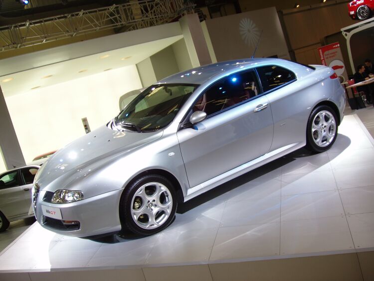 Alfa Romeo GT at the 2004 Brussels International Motor Show