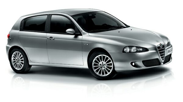 Facelifted Alfa Romeo 147 ahead of Paris debut