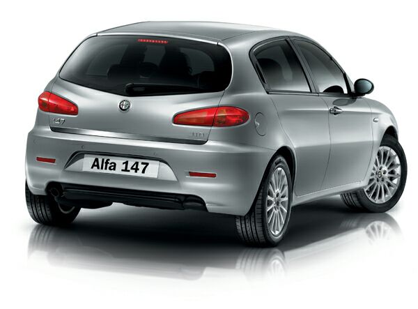 Facelifted Alfa Romeo 147 ahead of Paris debut