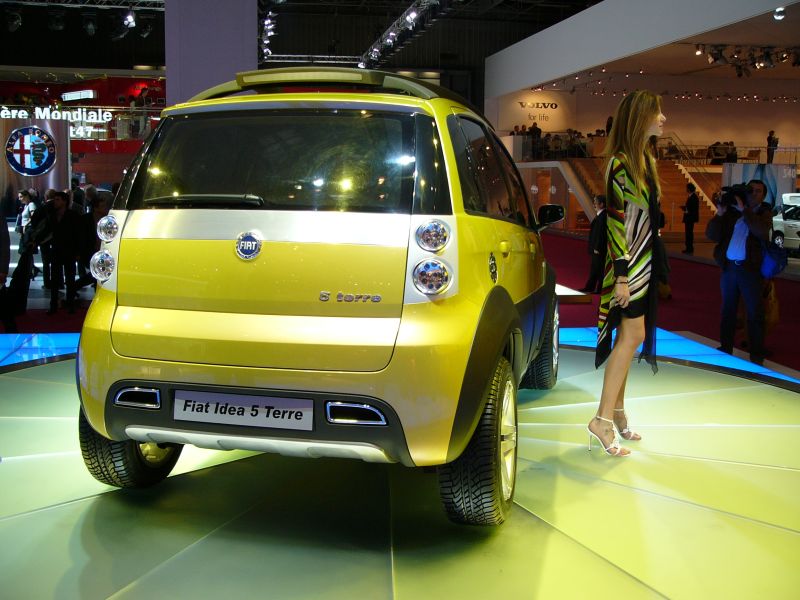 Fiat Idea 5Terre concept at the 2004 Paris Mondial de l'Automobile