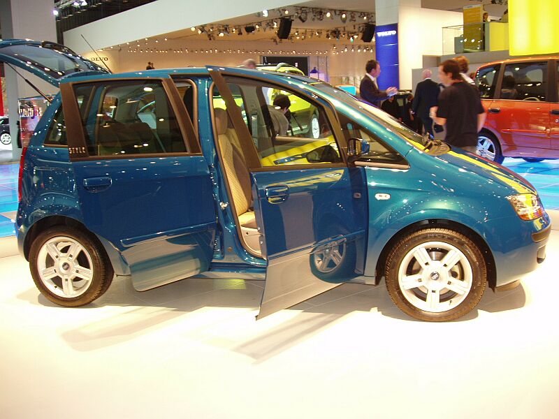 Fiat Idea Style at the 2004 Paris Mondial de l'Automobile
