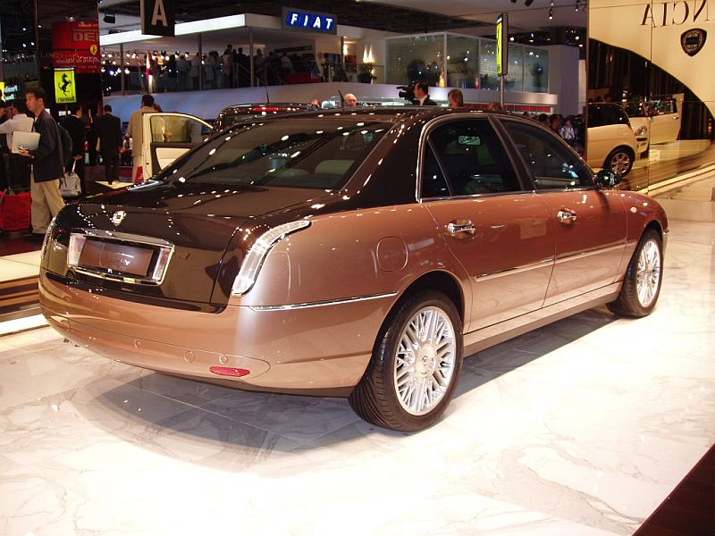 Lancia Thesis bi-colore at the 2004 Paris International Motor Show