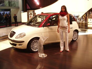 click here for Lancia Ypsilon Bi-colore at the 2004 Paris Motor Show photo gallery