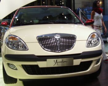 click here for Lancia Ypsilon Bi-colore at the 2004 Paris Motor Show photo gallery