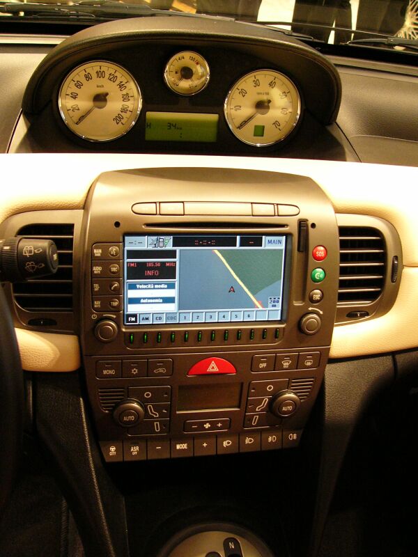 World Preview of the Lancia Ypsilon Bi-colore at the 2004 Paris Mondial de l'Automobile