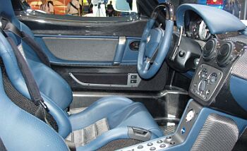 click here to see photo gallery of the Maserati MC12 at the 2004 Paris Motor Show
