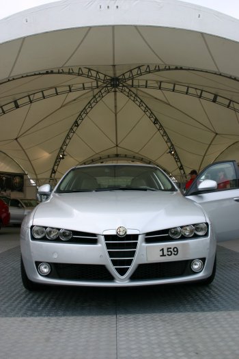 click here for Alfa Romeo 159 3.2 V6 photo gallery