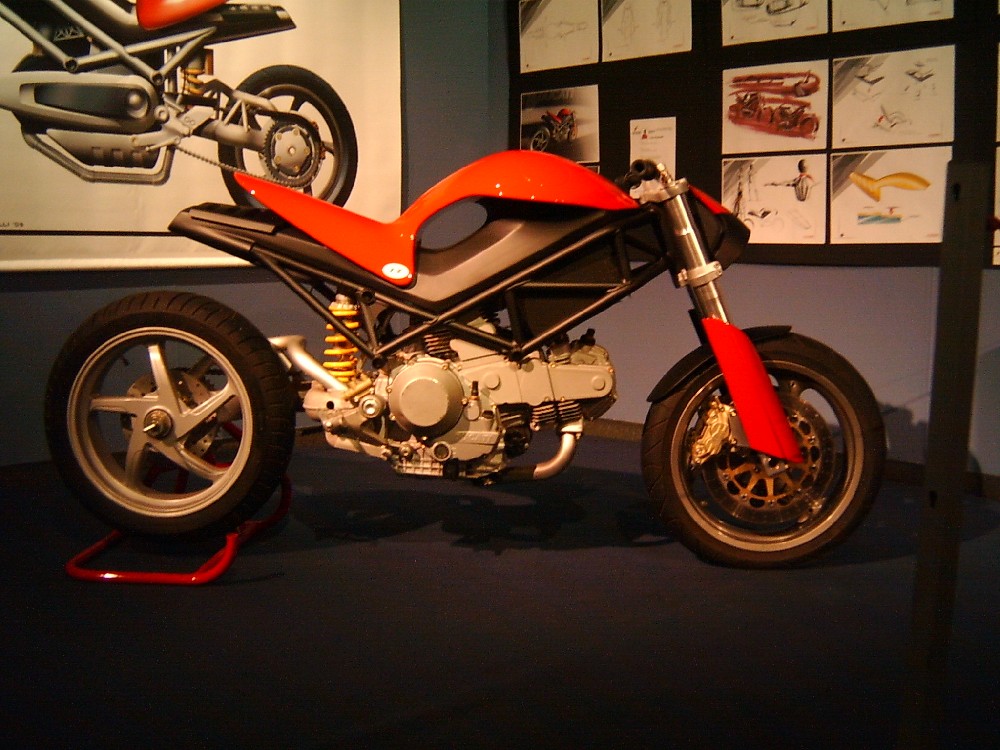 Through the study and the planning of a new coupe by Alfa Romeo and a new version of the famous Monster by Ducati, on Wednesday the Automobile Museum of Turin will host the exhibition Italian sportivity: the new generation taken presented by the Institute of Applied Arts and Design in Turin