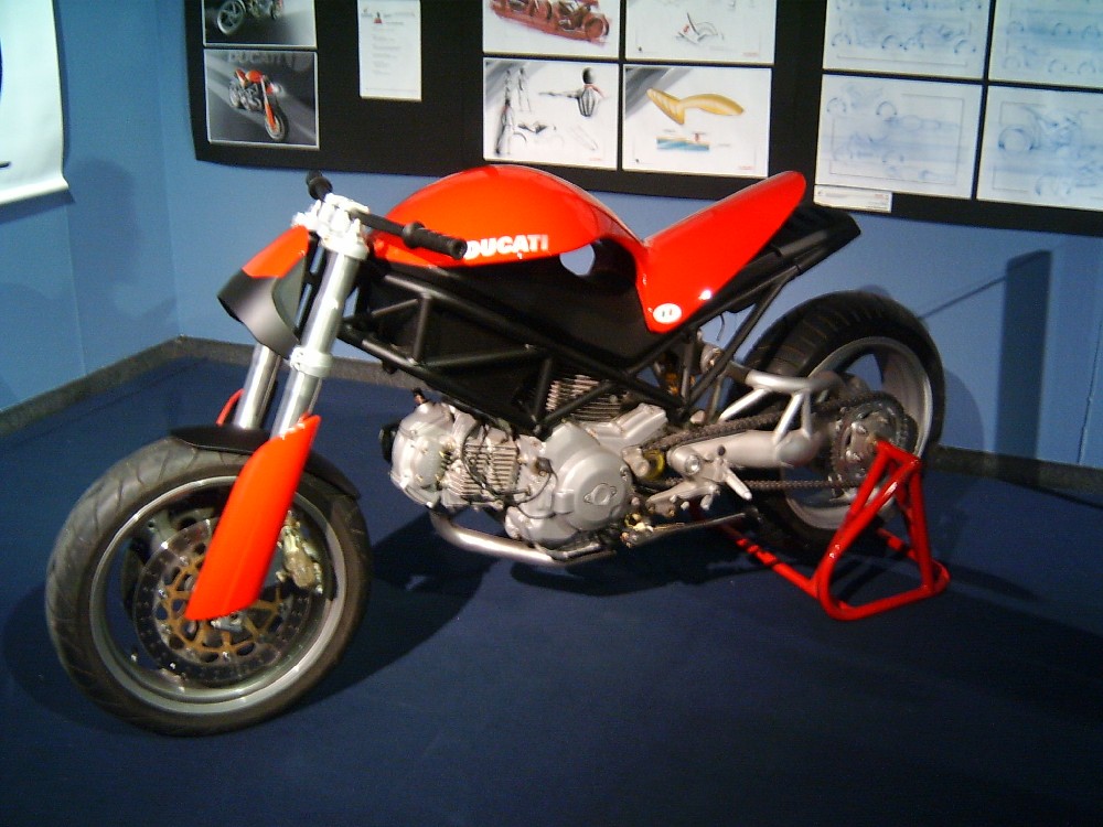 Through the study and the planning of a new coupe by Alfa Romeo and a new version of the famous Monster by Ducati, on Wednesday the Automobile Museum of Turin will host the exhibition Italian sportivity: the new generation taken presented by the Institute of Applied Arts and Design in Turin