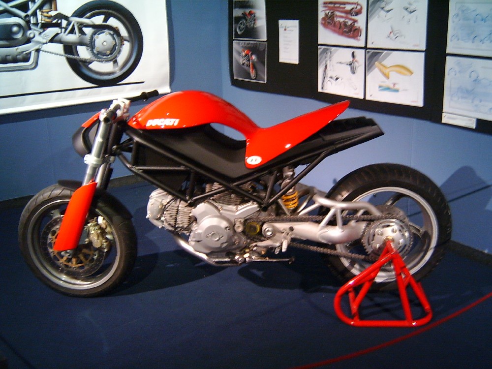 Through the study and the planning of a new coupe by Alfa Romeo and a new version of the famous Monster by Ducati, on Wednesday the Automobile Museum of Turin will host the exhibition Italian sportivity: the new generation taken presented by the Institute of Applied Arts and Design in Turin