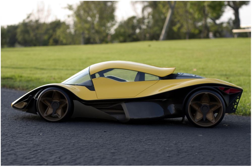 Sasha Selipanov, a student graduate of the Art Center in Pasedena, has presented the 'Dino Competizione', his perception of a modern-day reinterpretation of this famous prancing horse icon.