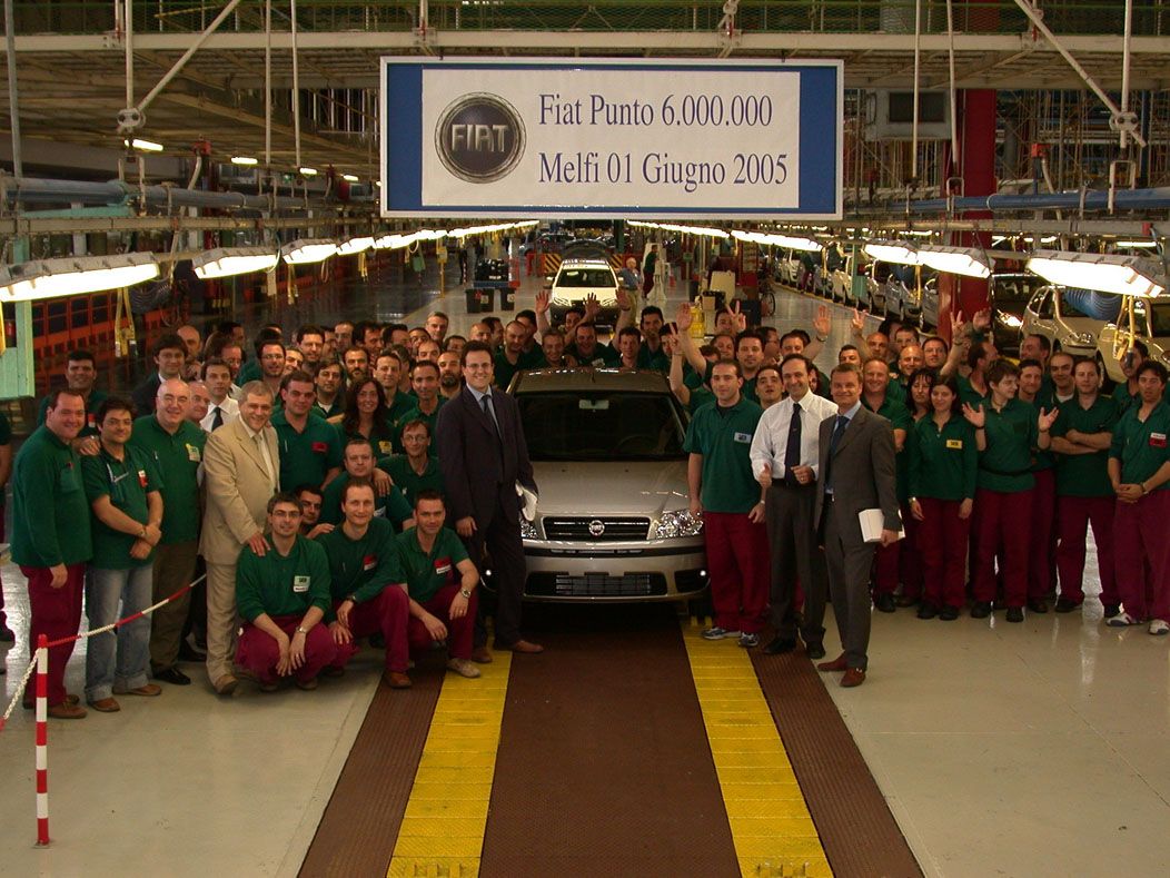 The new owner of the six millionth Punto is Francesco DAriano, resident in Canosa di Puglia near Bari and an employee at the Melfi plant, who chose a steel grey Dynamic version with five doors and gasoline engine. The keys to the car that marked this historic accomplishment were handed over by Massimo Risi, head of the SATA plant.