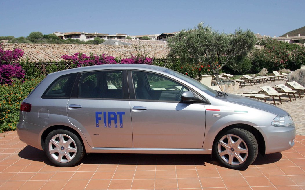Fiat's strategy of bringing their brands right into the public's line of vision has resulted in this summer's 'Fiat Playa' initiative.