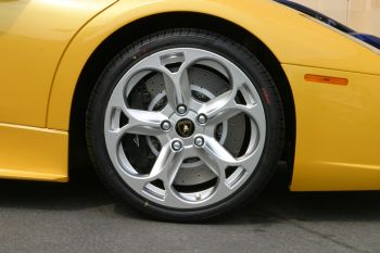 The 'Model Year 2005' Lamborghini Murcilago Coup has a number of important differences compared to last year's model, most important of which is a new braking system