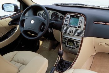 In June 2001, the range was extended with the addition of the ‘Executive’ flagship model. This added heated seats, rain sensor, electrically-retracting door mirrors, tinted windows, larger alloy wheels and steering wheel controls for the stereo to the existing equipment list