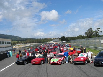 The Estoril racetrack played host to an Iberic concentration organised by Alfa Romeo's Spanish importer and by the Spanish Alfa Romeo Club in a close collaboration with the Portuguese Alfa Romeo Club, turning the Portuguese circuit into an enormous 'Cuore Sportivo', alowing Iberic 'Alfistas' to live out a magical day in a passionate surrounding