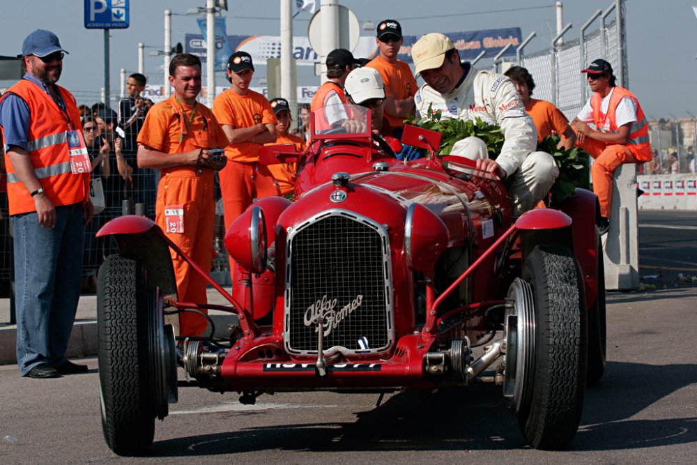 The weekend saw the eagerly-awaited formal reopening of the Boavista Circuit, during the Porto Historic Grand Prix. Months of hard work had been put in to get the old circuit ready for today's tough safety exigencies, and considering its a city circuit, it is however very well positioned, offering many splendid views out over the Atlantic Ocean, and it one of the biggest avenues in the city.