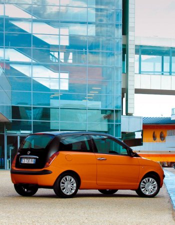 Lancia Ypsilon Momo Design Photo Gallery