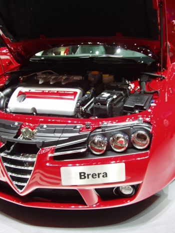 The so-called Twin Phaser engine uses the second-generation lean burn, direct fuel injection JTS system that was pioneered on the 2.0 litre 4-pot JTS engine in the successful Alfa Romeo 156