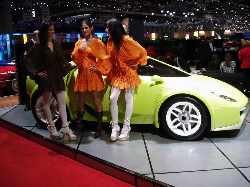 Fenomen Holistic Design Stratos concept at the 2005 Geneva Salon