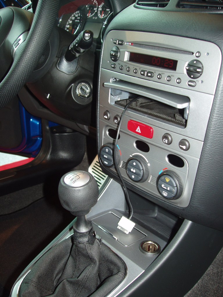 Alfa Romeo 47 1.9JTD with iPod pack at the 2005 Rimini My Specal Car Show