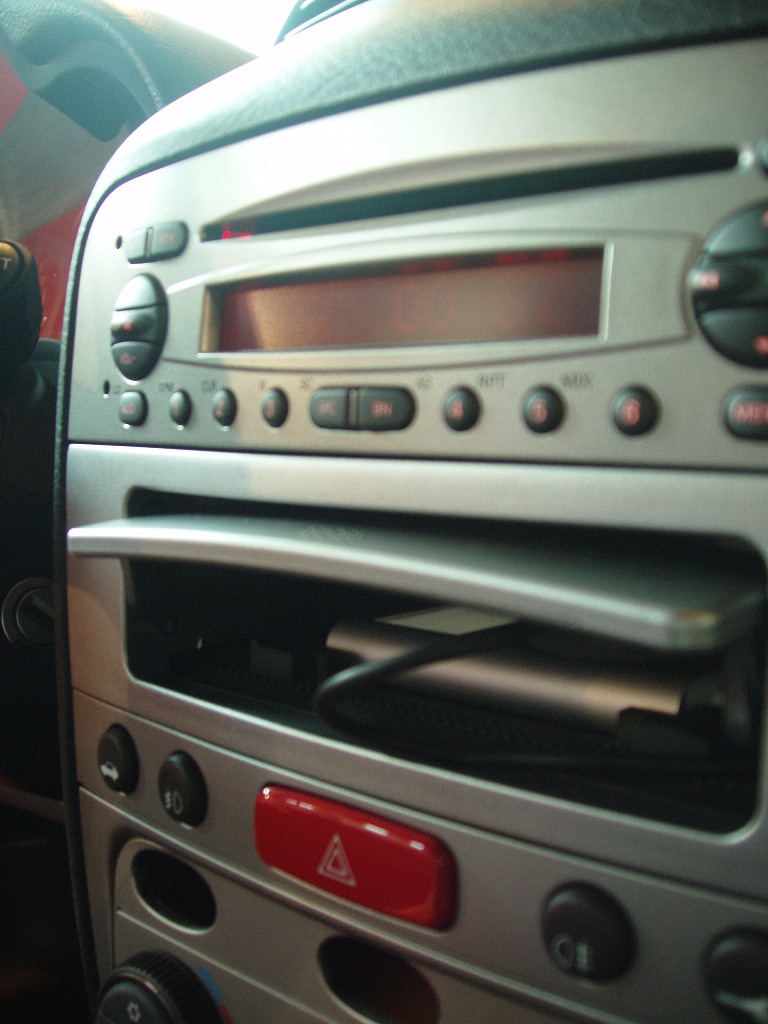 Alfa Romeo 47 1.9JTD with iPod pack at the 2005 Rimini My Specal Car Show