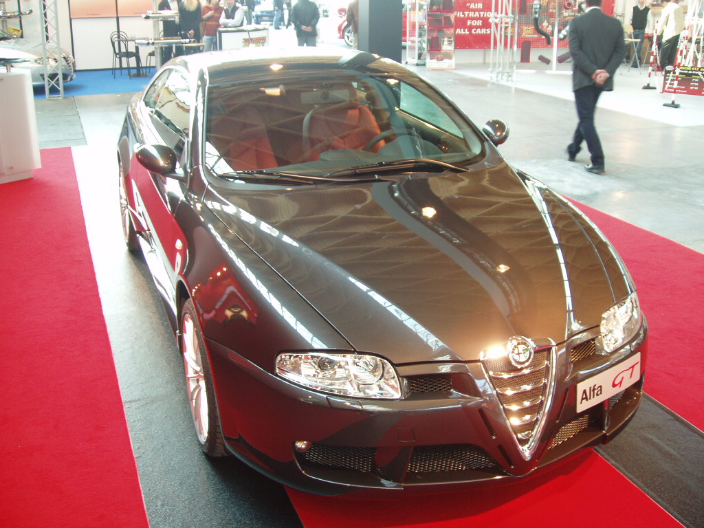 At the 'My Special Car' show held at the new Rimini Exhibition Centre over the weekend Alfa Romeo presented an Alfa GT equipped with the new 'Tecnico Sportivo' styling upgrade kit