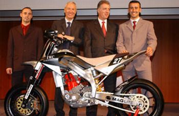 The Terra Modena SX2 motorbike was jointly developed by High Performance Engineering I-TEA. Above: Alexandre Thiebault, Dario Calzavara, Piero Ferrari and Michele Lavetti pose with the SX2 during its March 2004 launch