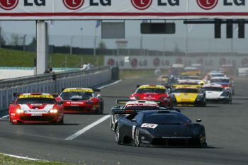 The Reiter Engineering Lamborghini Murciélago R-GT continued to show its performance potential this weekend in the Magny-Cours round of the FIA GT Championship, recording third quickest time in second practice and running in the top ten on all three days