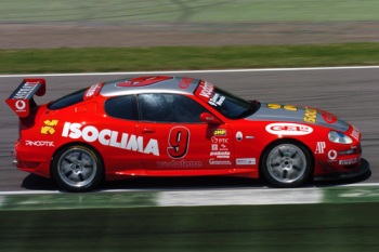 Maurizio Fabris triumphed in the third round of the Trofeo Vodafone Maserati Europa, held today at Imola. The Italian, who races with an English licence, crossed the line ahead of the Swiss pairing Hans Notter/Max Cattori and Alberto Cerrai, the overall leader