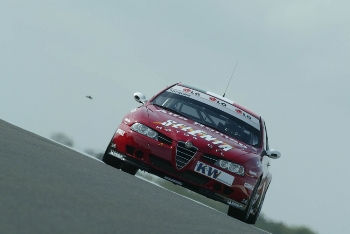 In an incredibly exciting qualifying session it was Alfa Romeo Racing Team driver Gabriele Tarquini who set the fastest lap time, an amazing 1:25.639 which is a new lap record for S2000 touring cars, with the field being so close that only 0.9 seconds separated the fastest twelve drivers