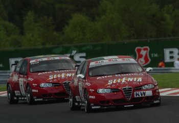 Gabriele Tarquini leads Augusto Farfus - Alfa Romeo 156
